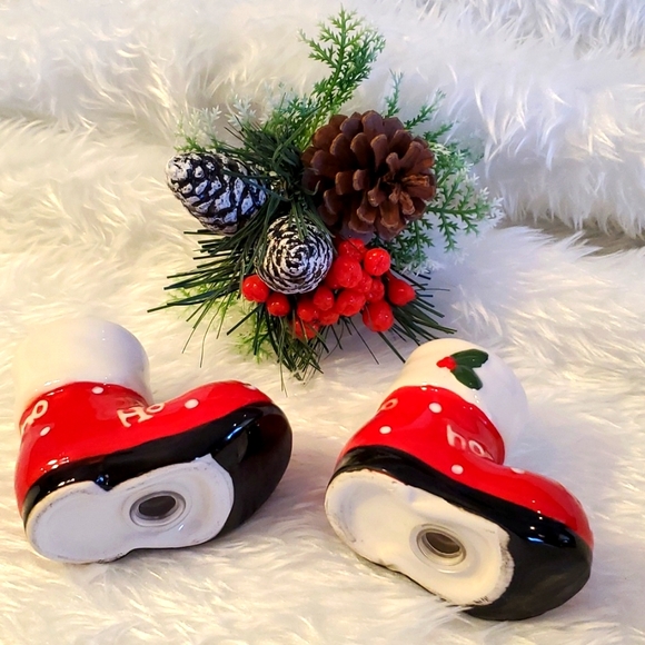 Santa Salt & Pepper Ho Ho Ho Shaker Boots - Picture 2 of 6